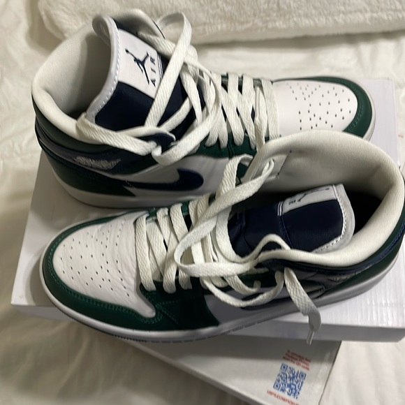 Jordan Shoes - Air Jordan 1 mid